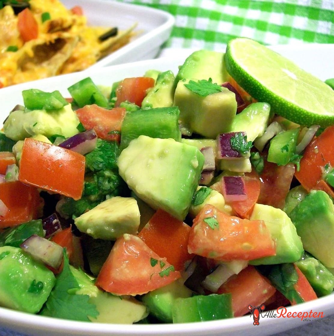 Voorstad punt Bemiddelaar Salade van avocado, tomaat en paprika - Sos Recepten