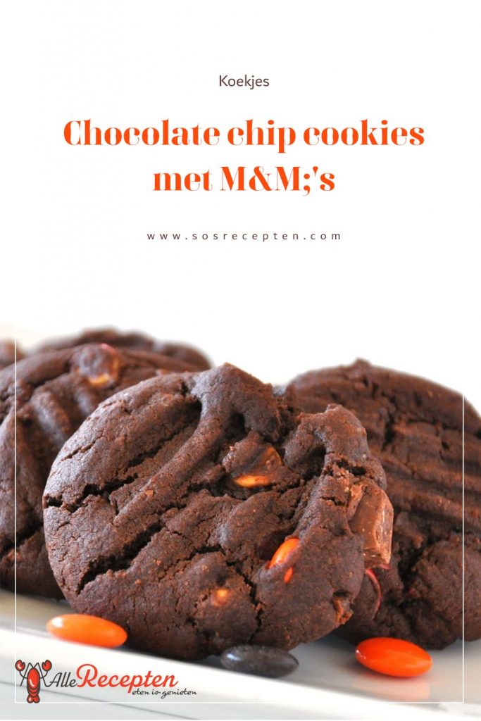 Chocolate chip cookies met M&M;'s